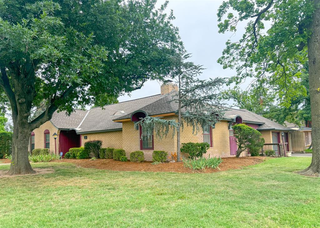 Classic 3-bedroom, 2-bath Nichols Hills home situated on a prominent corner lot at Pennsylvania and Huntington. This property features a spacious living area, formal dining room, two fireplaces, multiple patio access points, and an attached 2-car garage. The backyard offers an in-ground pool and a generous outdoor space. Functional floor plan, spacious rooms, and timeless character throughout!