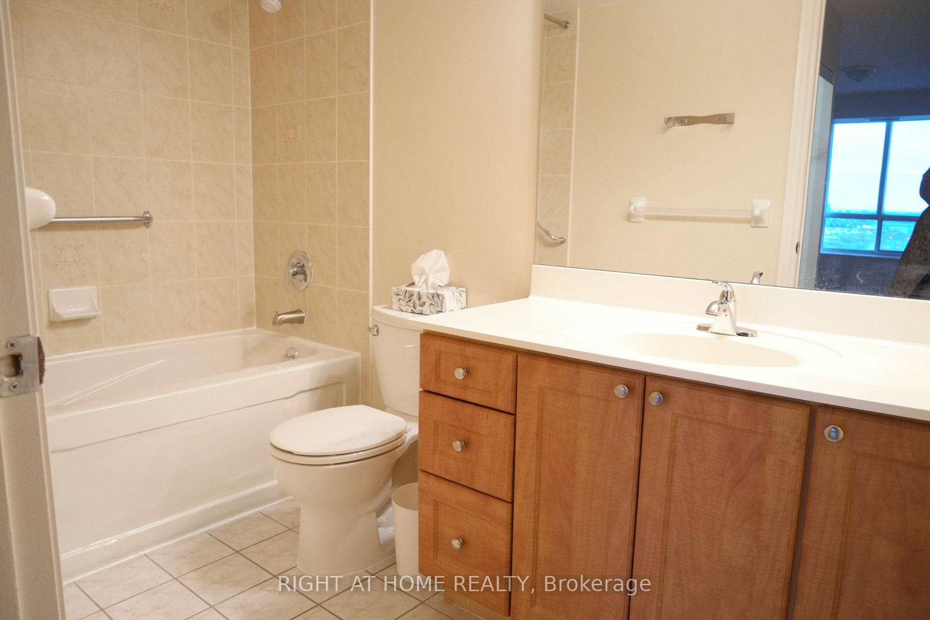 61 N Town Centre Crt 1004