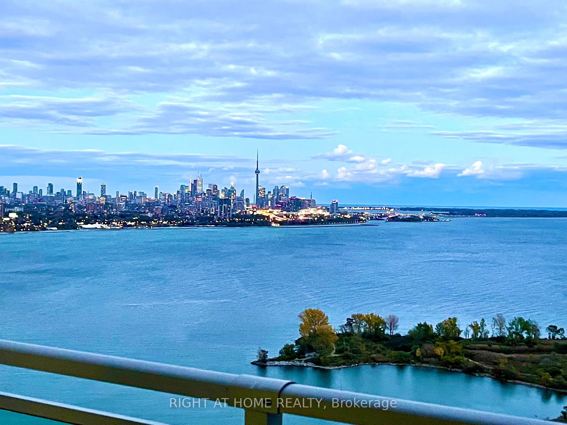 33 Shore Breeze Dr 3409