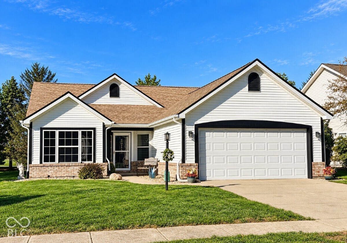 5884 Hollow Oak Trail