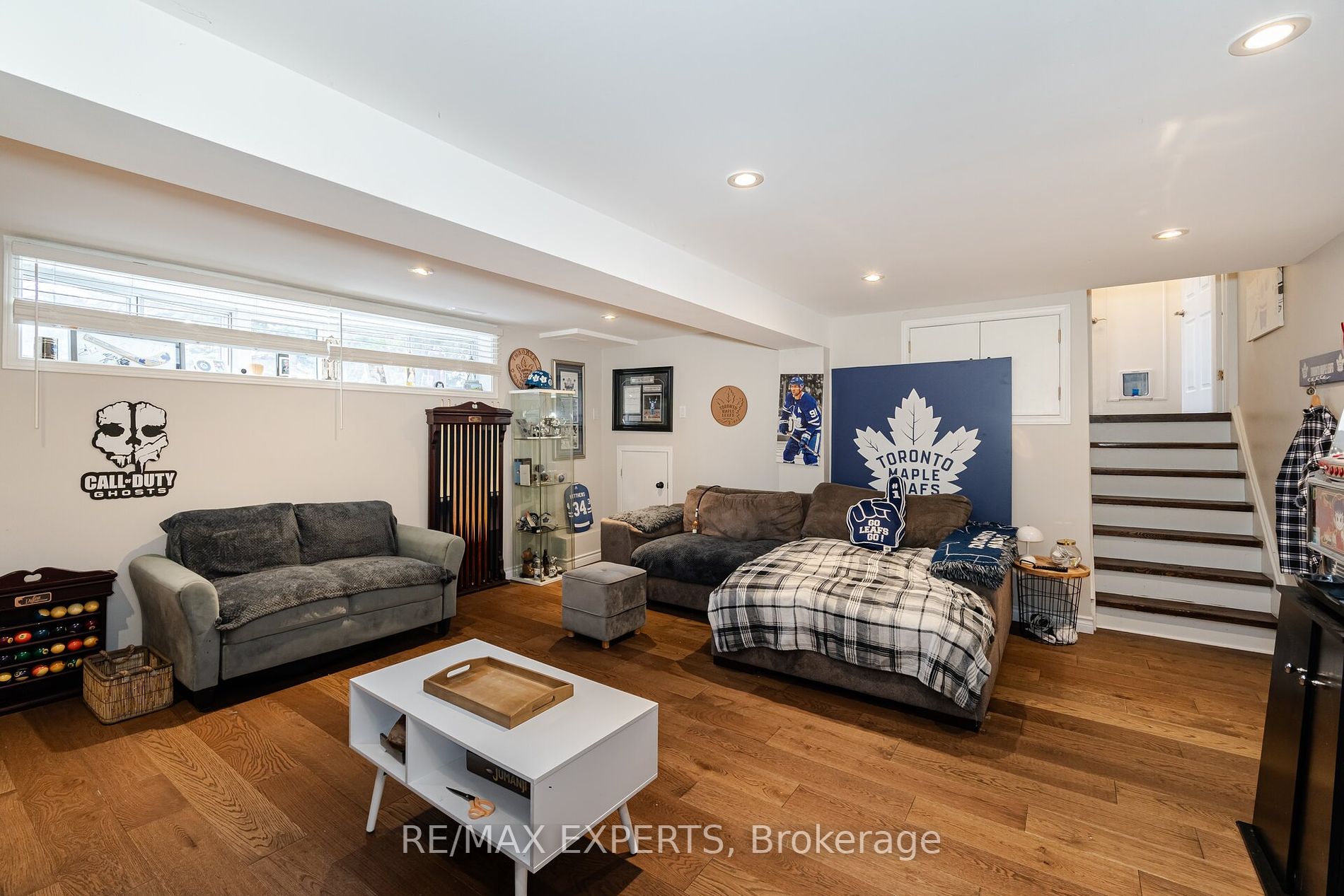 92 Ambleside Dr