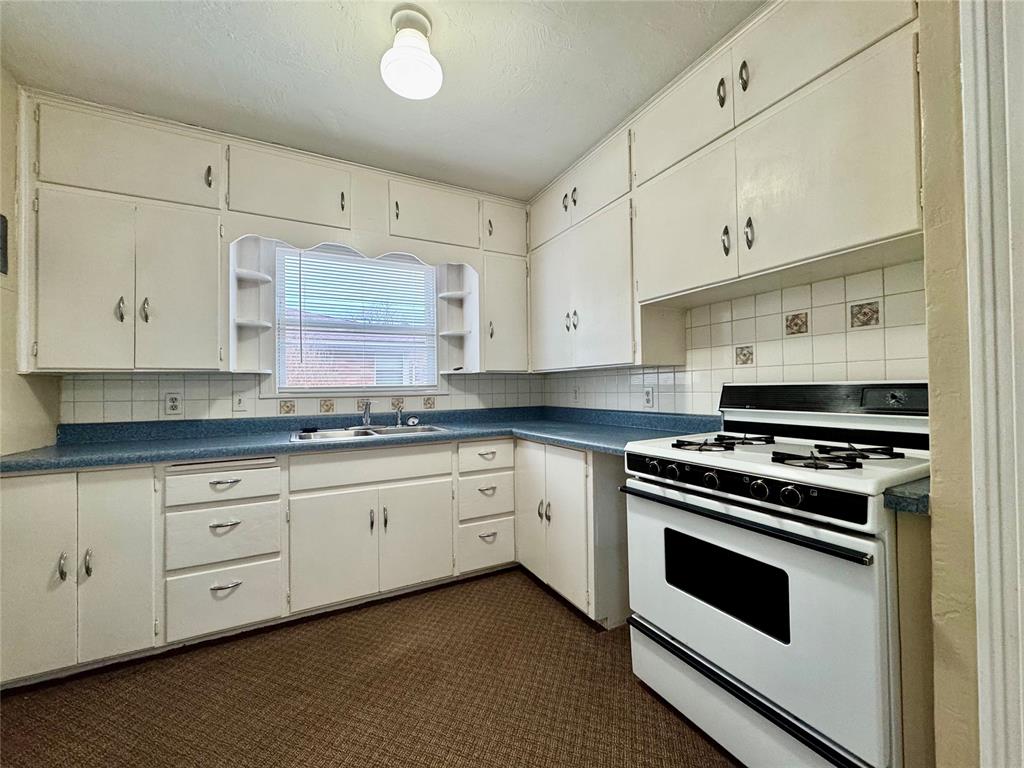 711 N Broadway Avenue