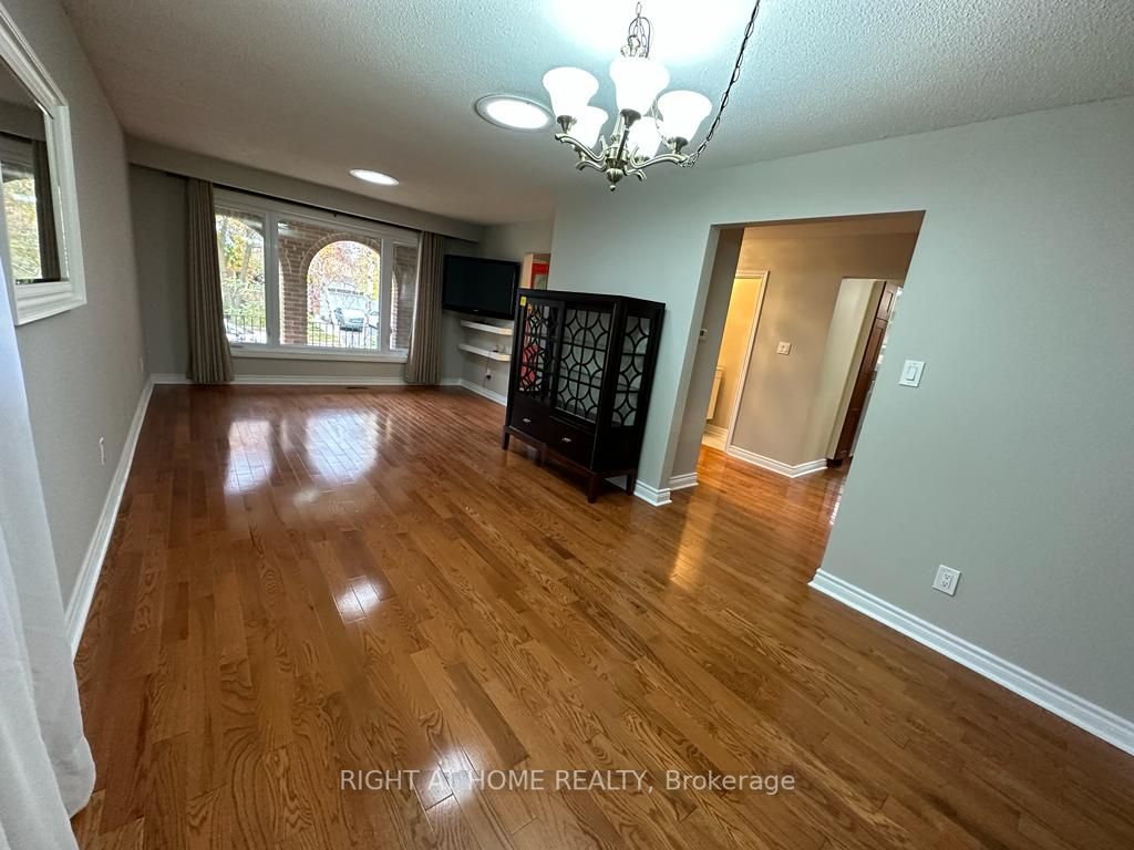 1141 Dowland Cres