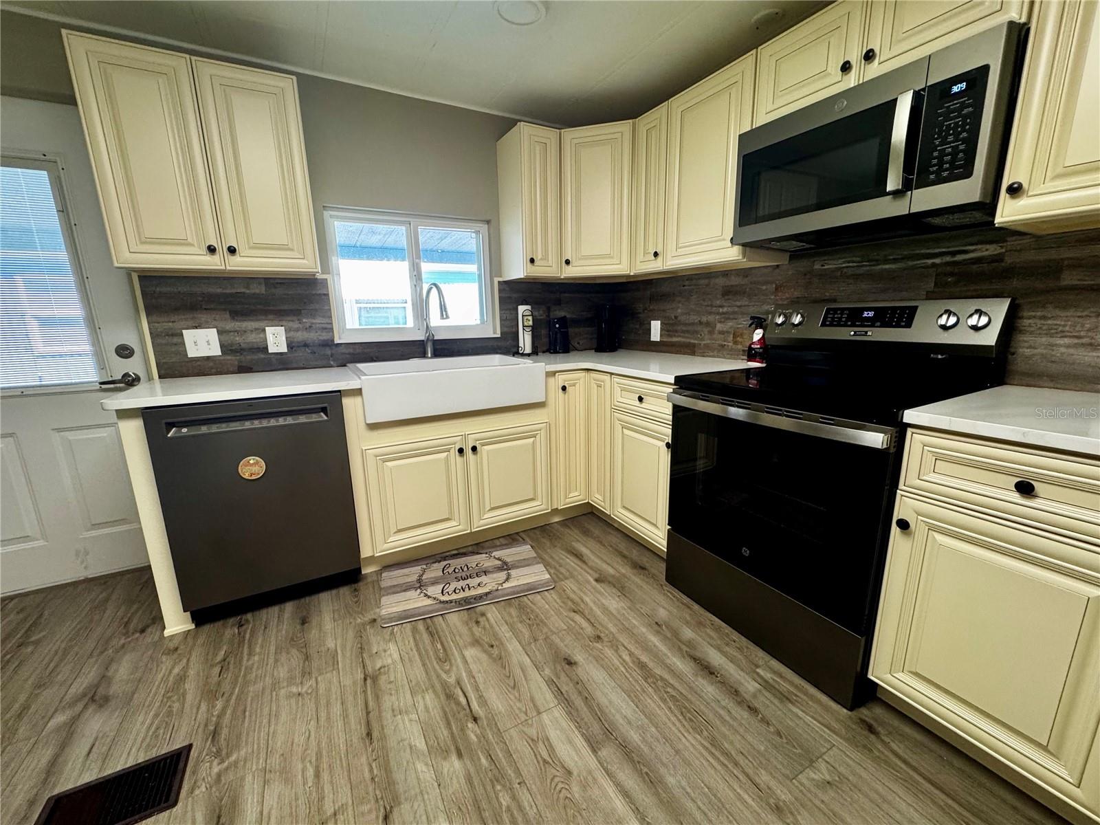 5619 Bayshore Road 120