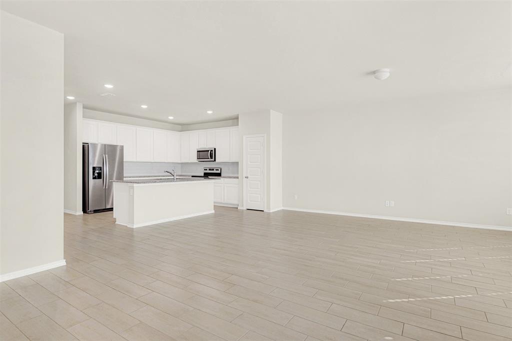 949 Ravenwood Lane
