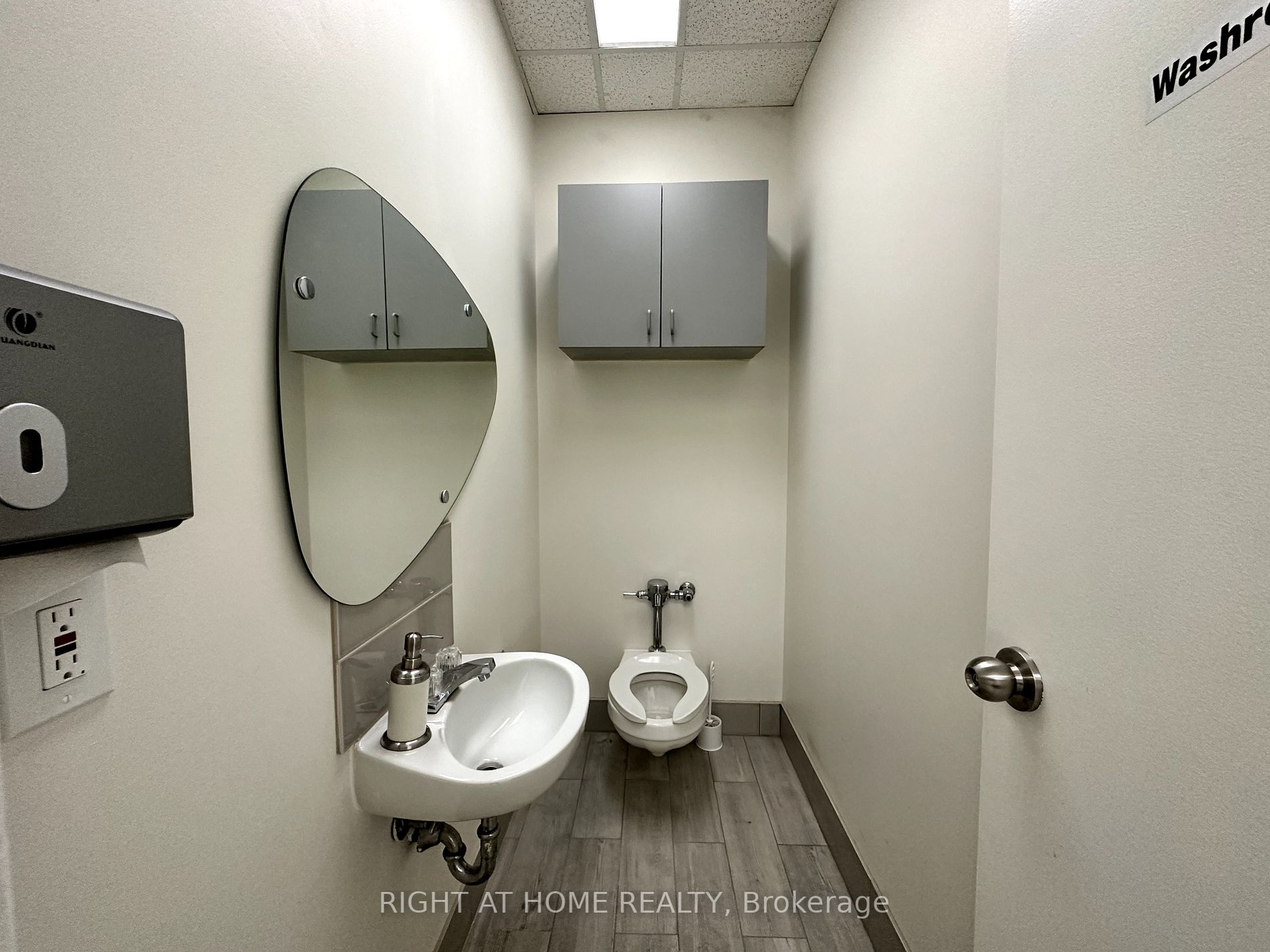 7131 Bathurst St 102-R3