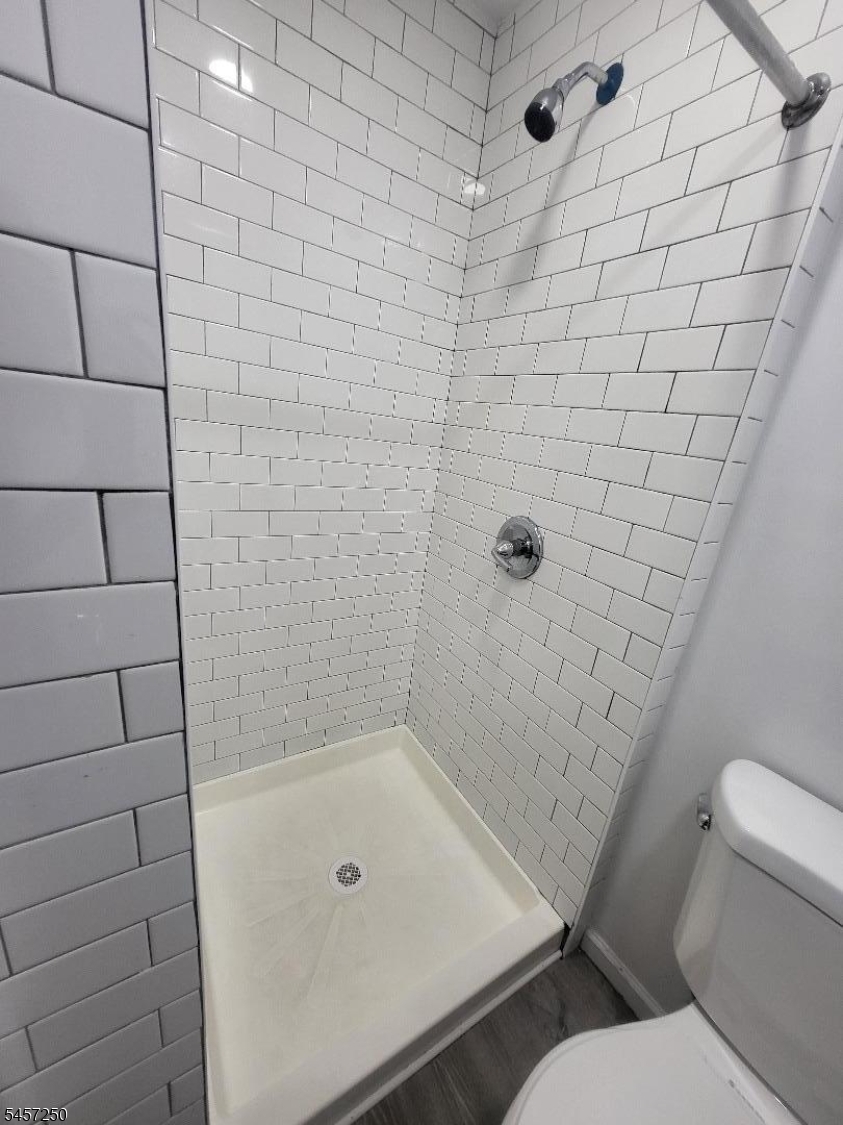 212 John St