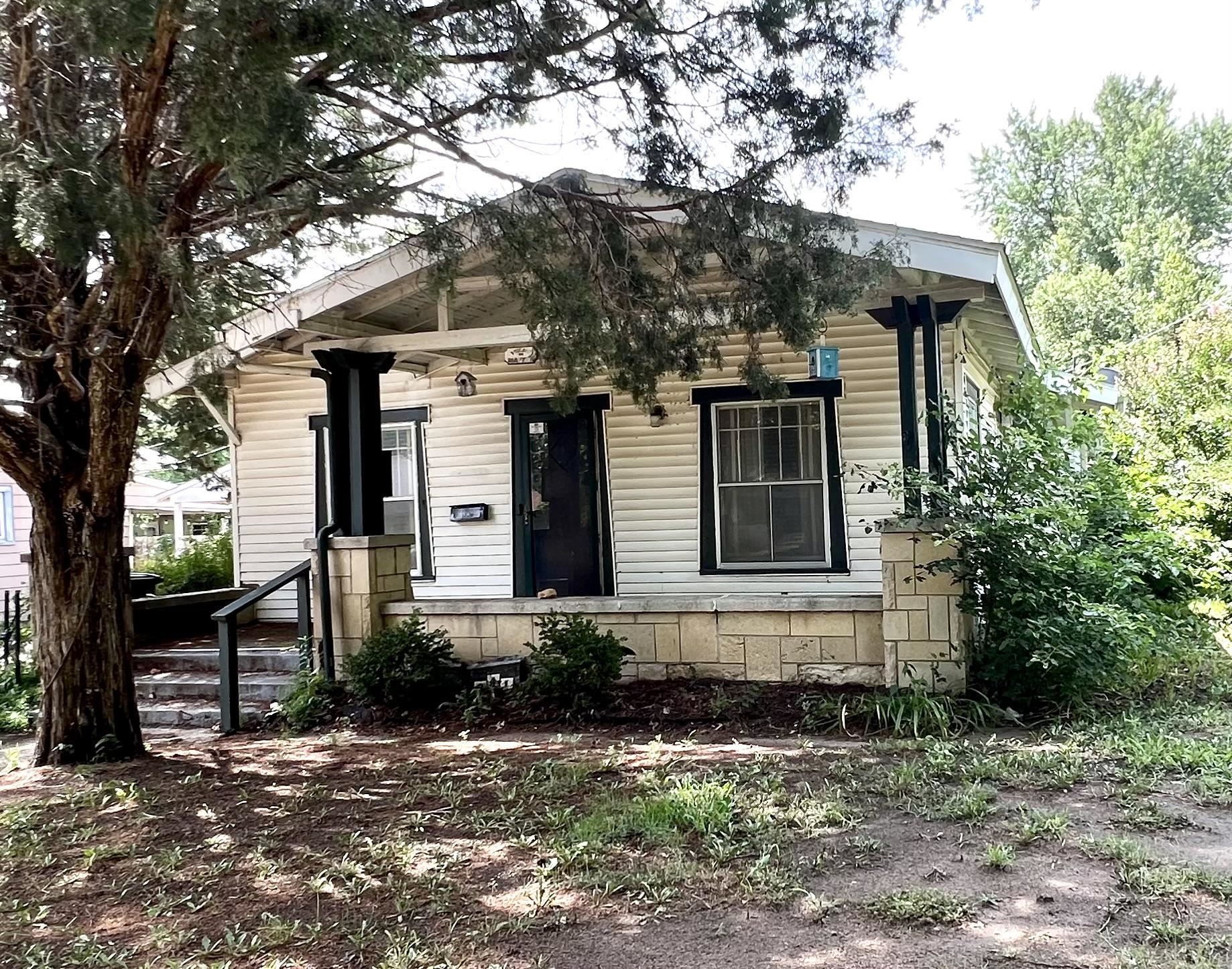 211 W Linden