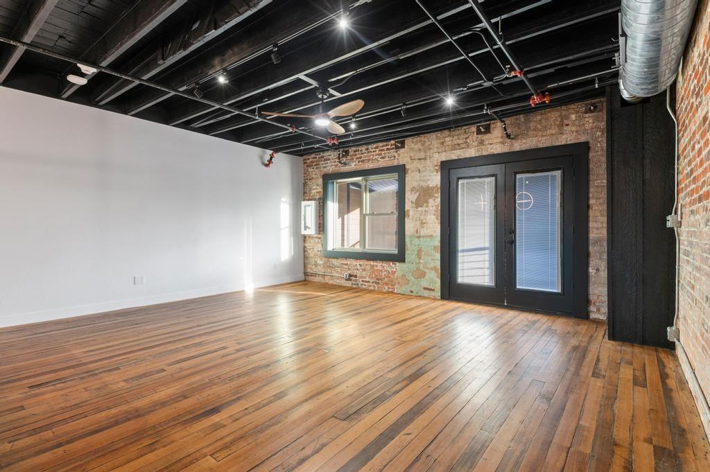 330 W Lamar Street 202