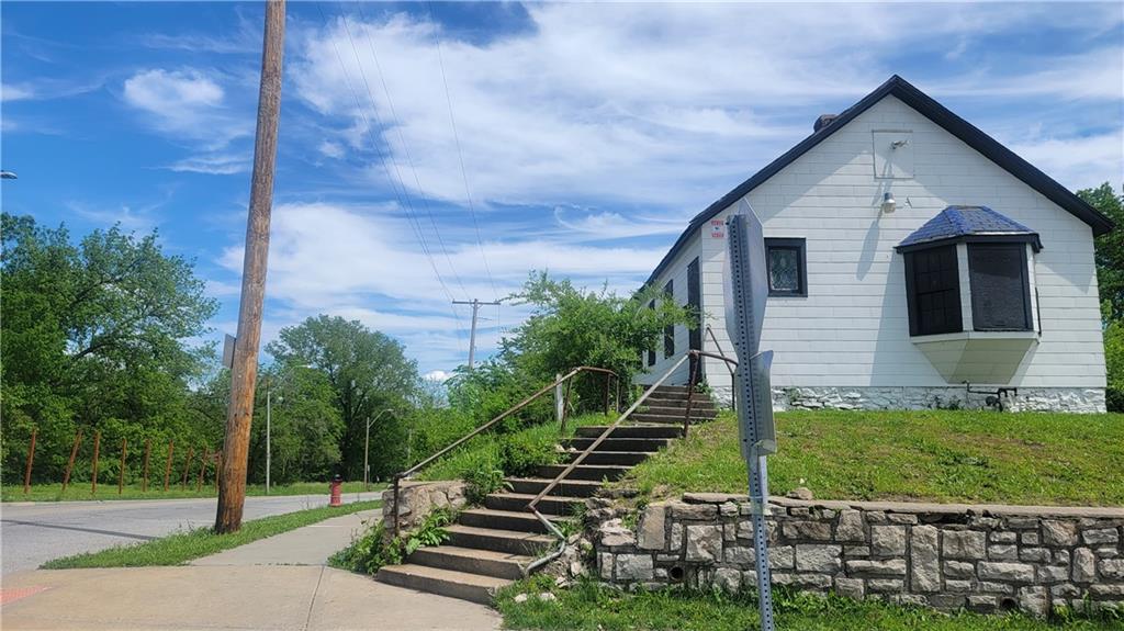 3903 Brooklyn Avenue