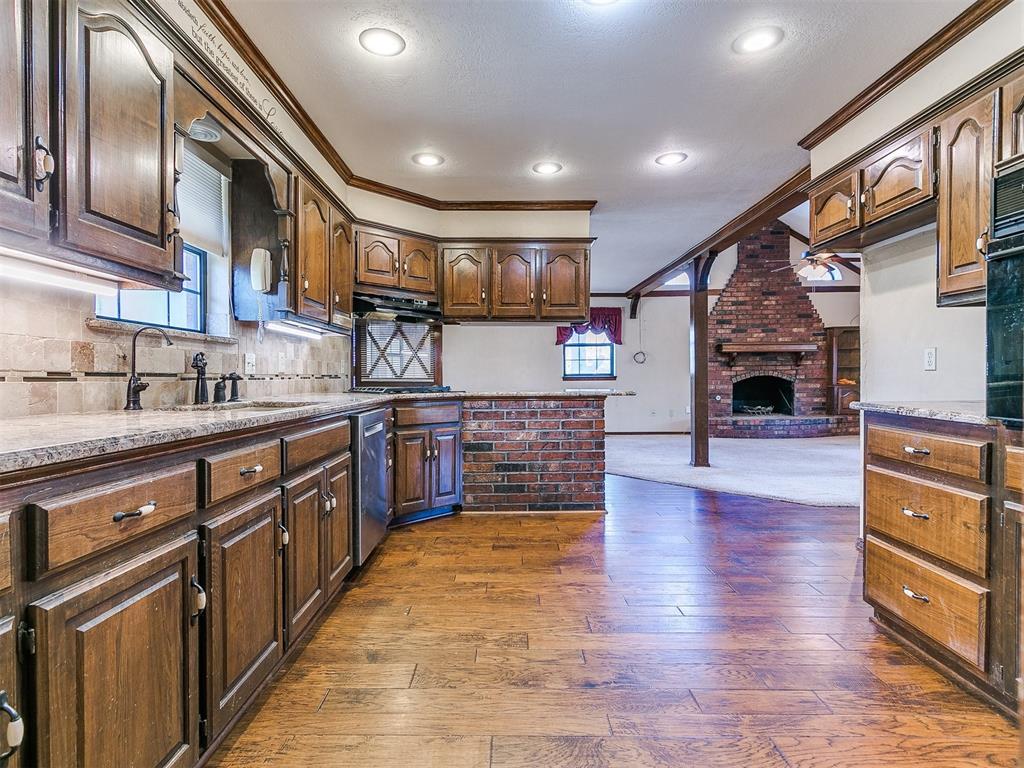 9901 Woodview Drive