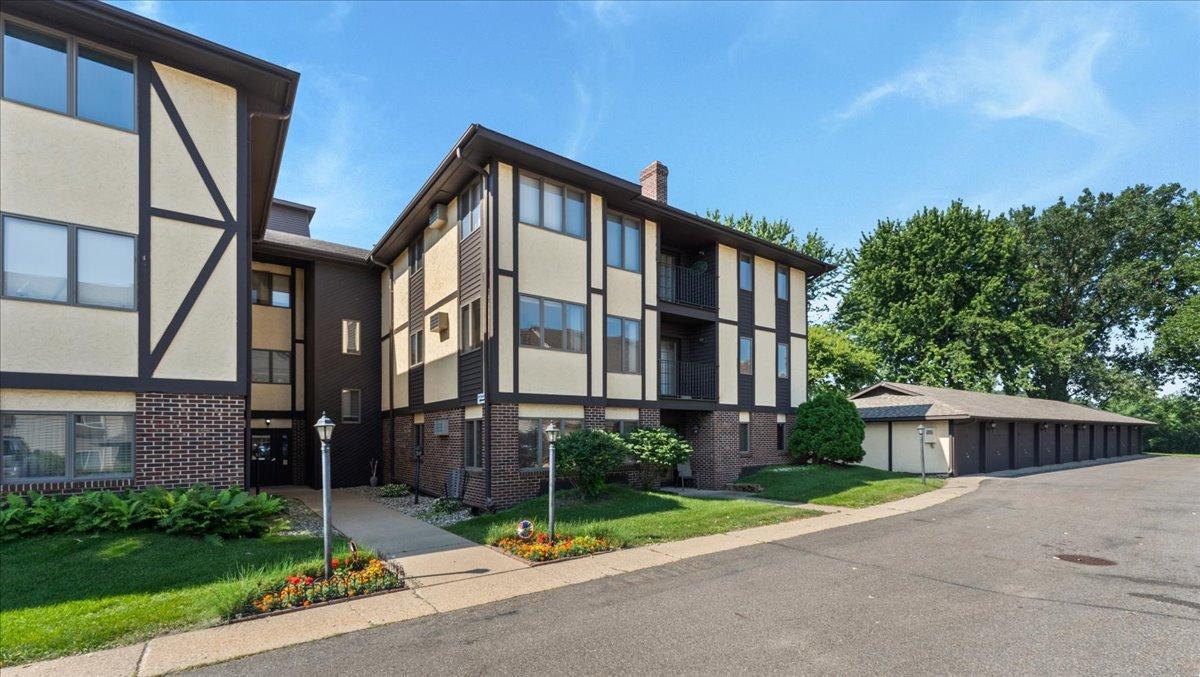 245 Park Avenue S 206