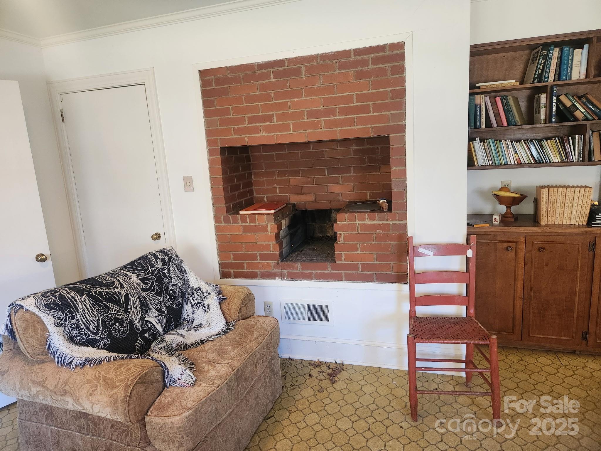 214 Robinwood Circle