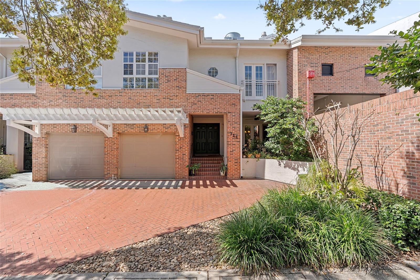 Under contract-accepting backup offers. I’m a well-loved 40-year-old townhome with great bones and a warm personality. While I’ve had some moderate updates over the years and am move-in ready, I’m excited for someone with vision to make me shine even brighter.

Location? It doesn’t get better. I’m as close as you can get to Hyde Park Village—just steps away—and only two blocks from the beautiful Bayshore Boulevard.

Inside, I boast three oversized bedrooms plus a full office—spaces like these are rare. My dining room stuns with soaring 30-foot ceilings and dramatic walls that flood the space with natural light. When the temperature dips, my cozy living room fireplace is the perfect place to unwind.

Come see the potential, stay for the unbeatable lifestyle.
