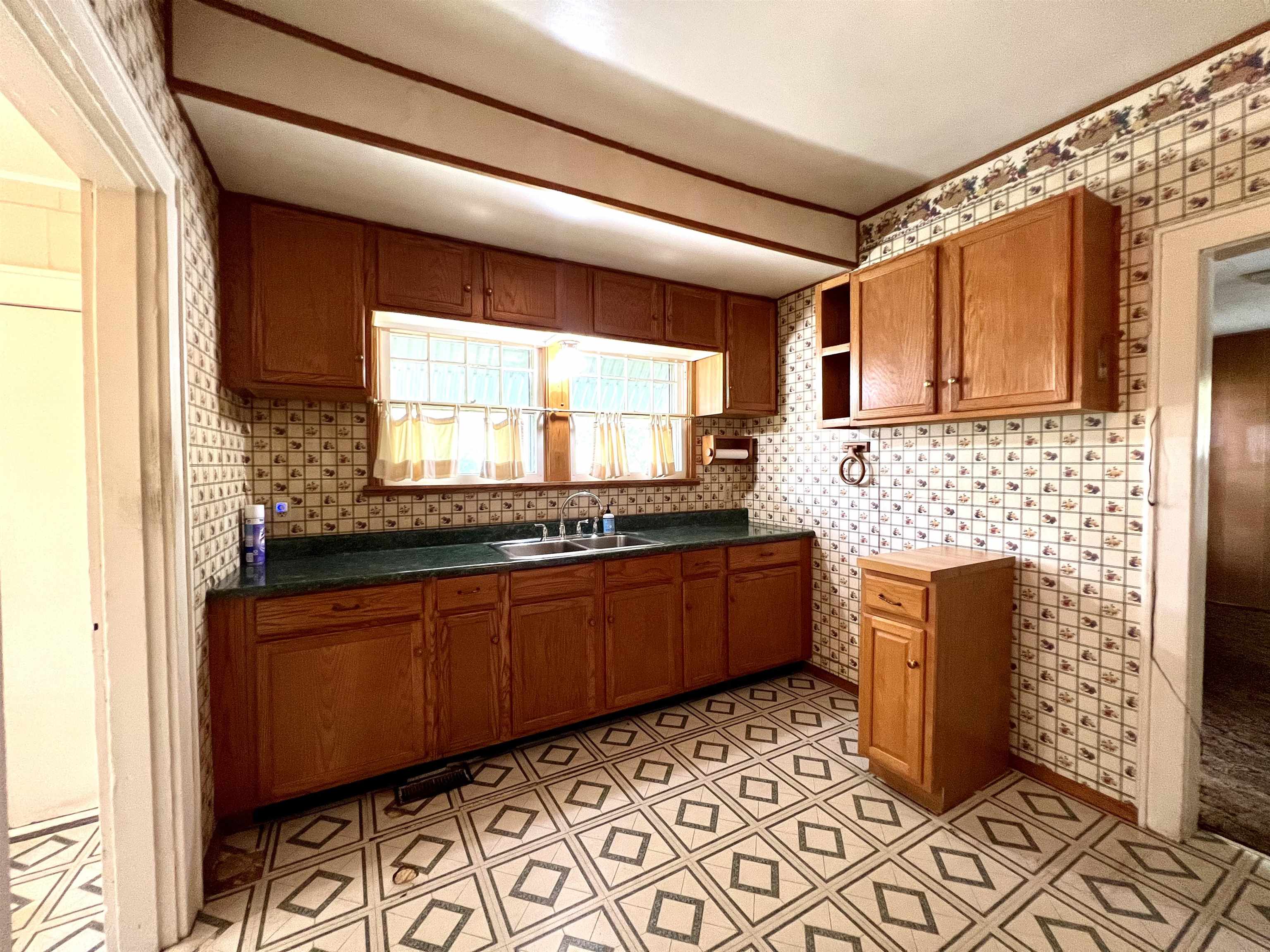 211 W Linden
