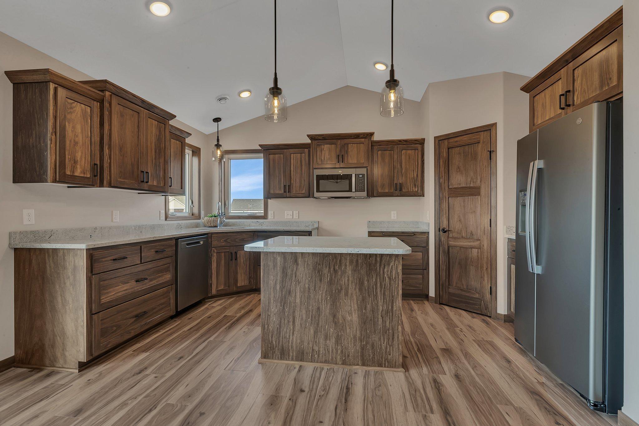 2000 Sandstone Loop N