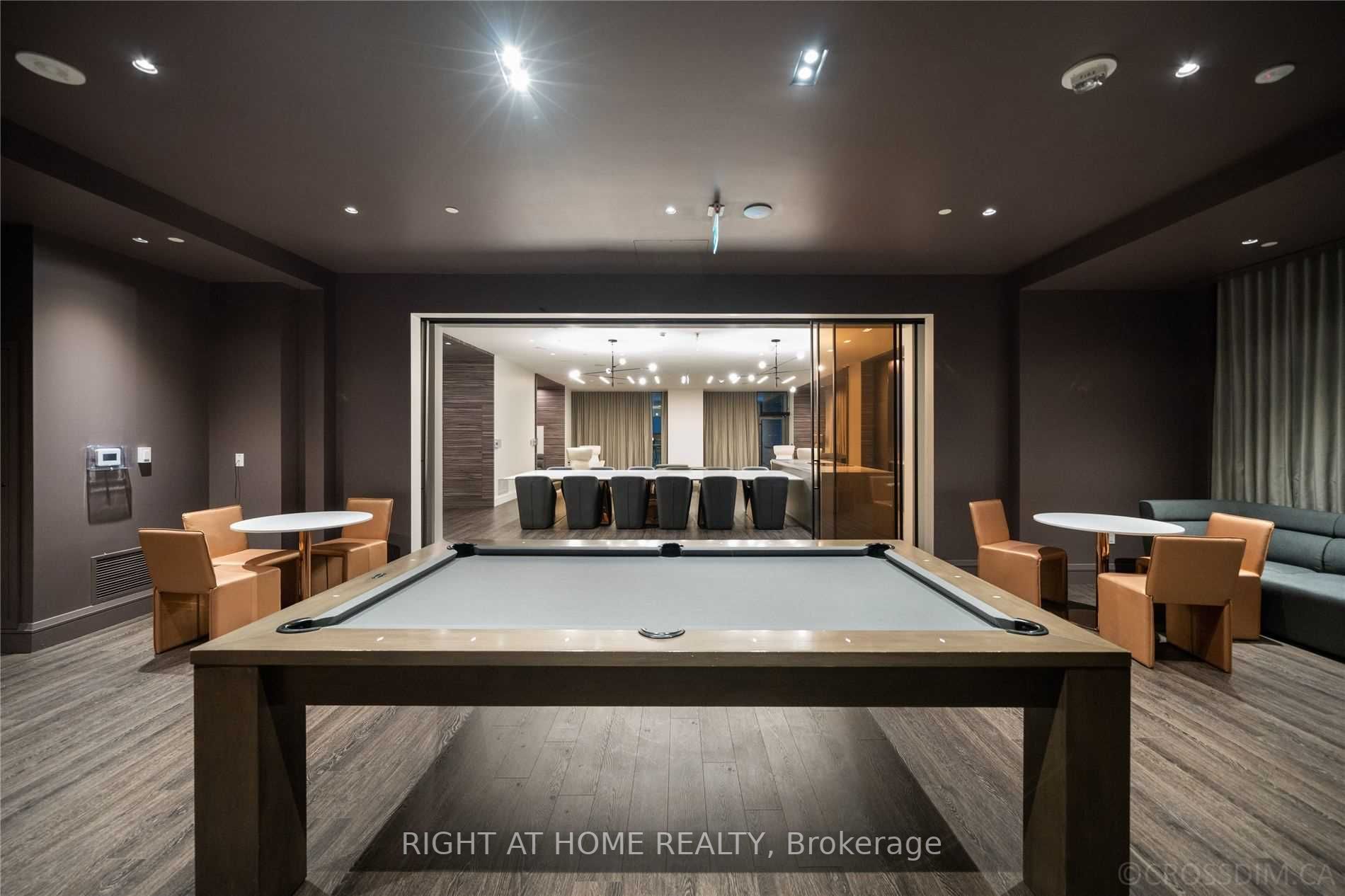 39 Roehampton Ave 314