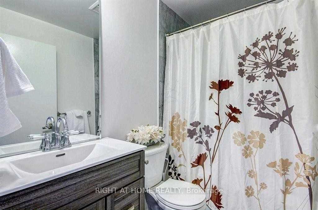 38 Lee Centre Dr Ph307