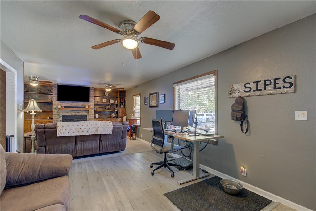 1213 E Fredrickson Drive