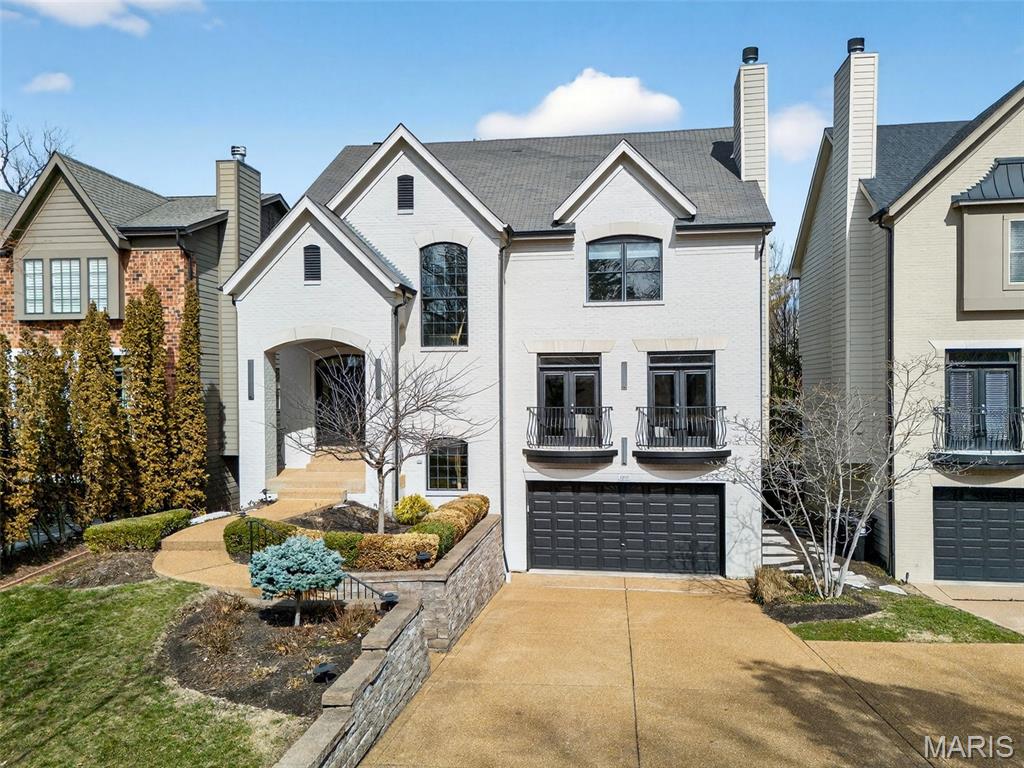 7249 Forsyth Boulevard