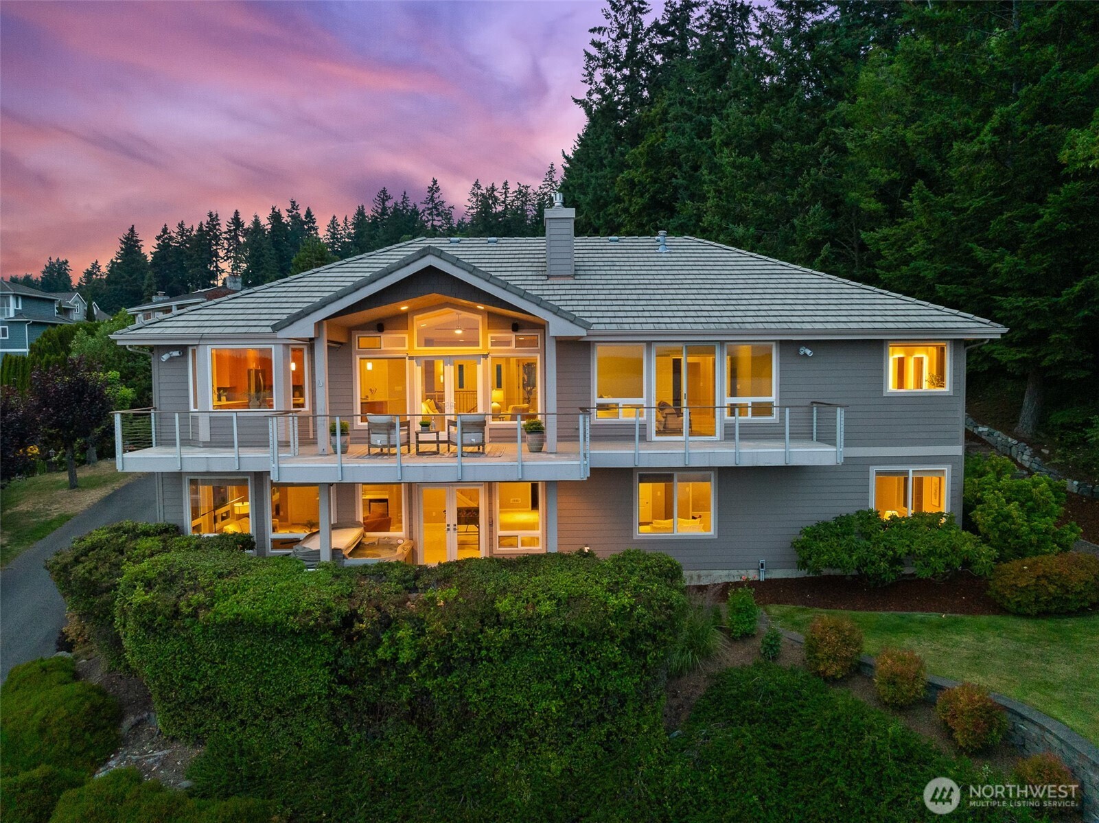 7 33rd Avenue NW