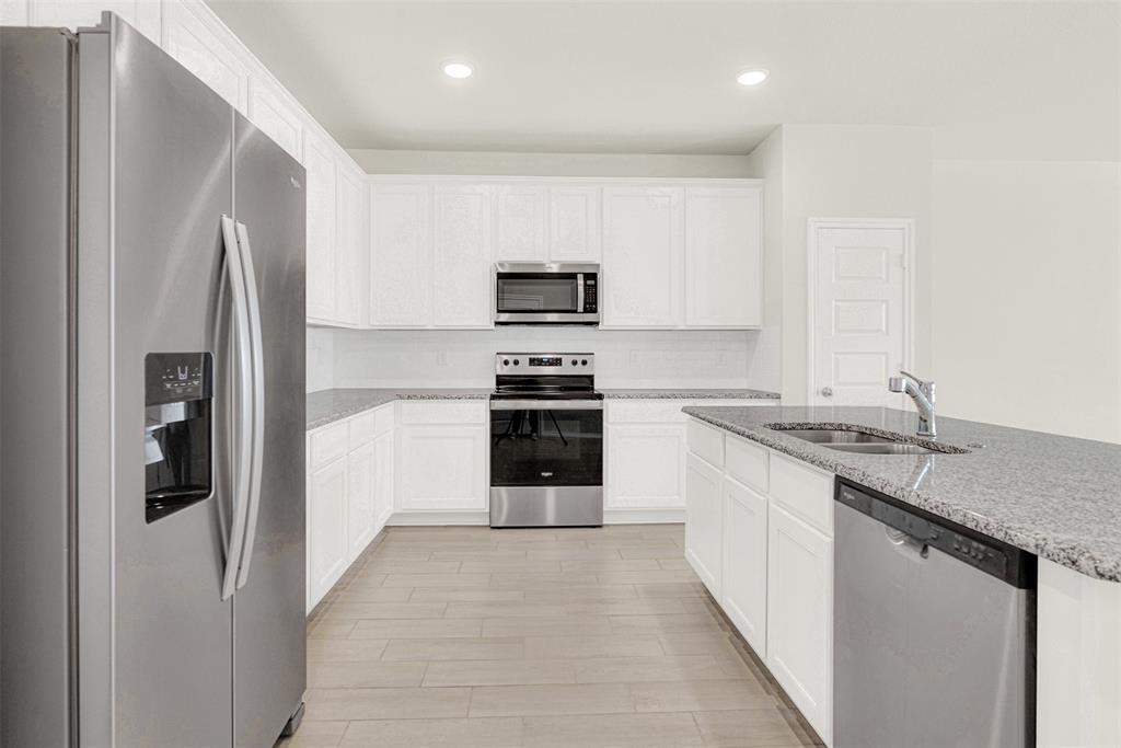 949 Ravenwood Lane