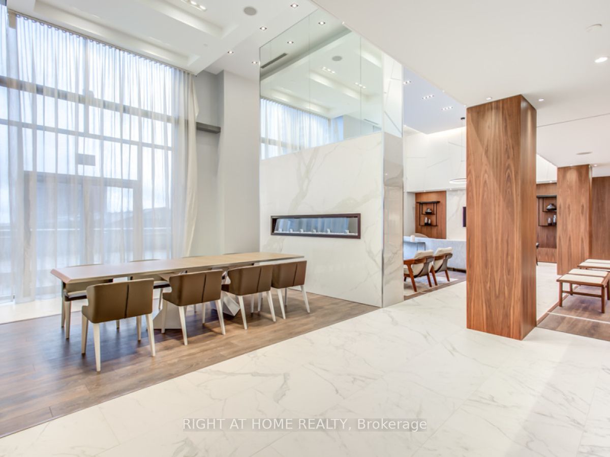 275 Village Green Sq 2716