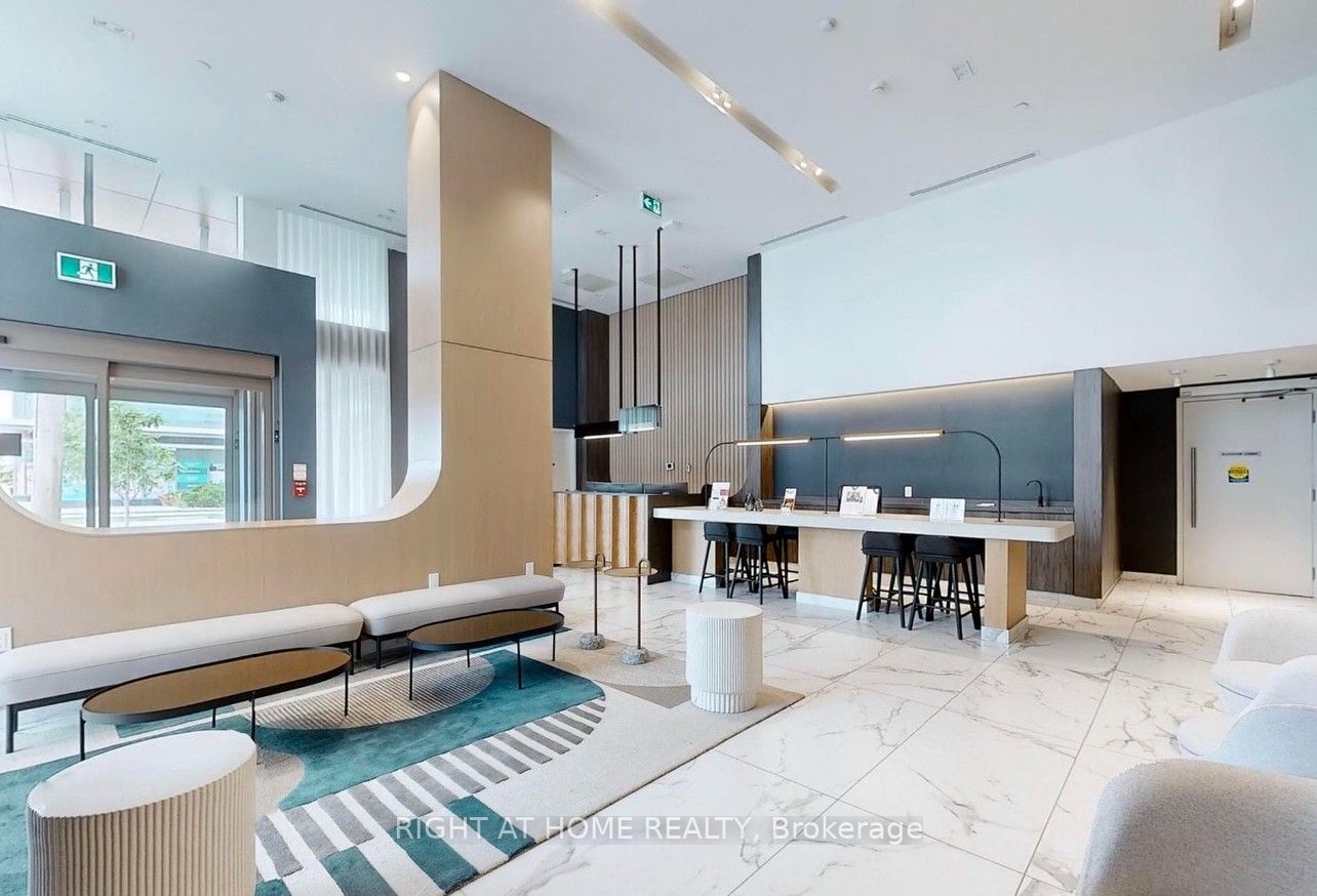 1195 The Queensway 704