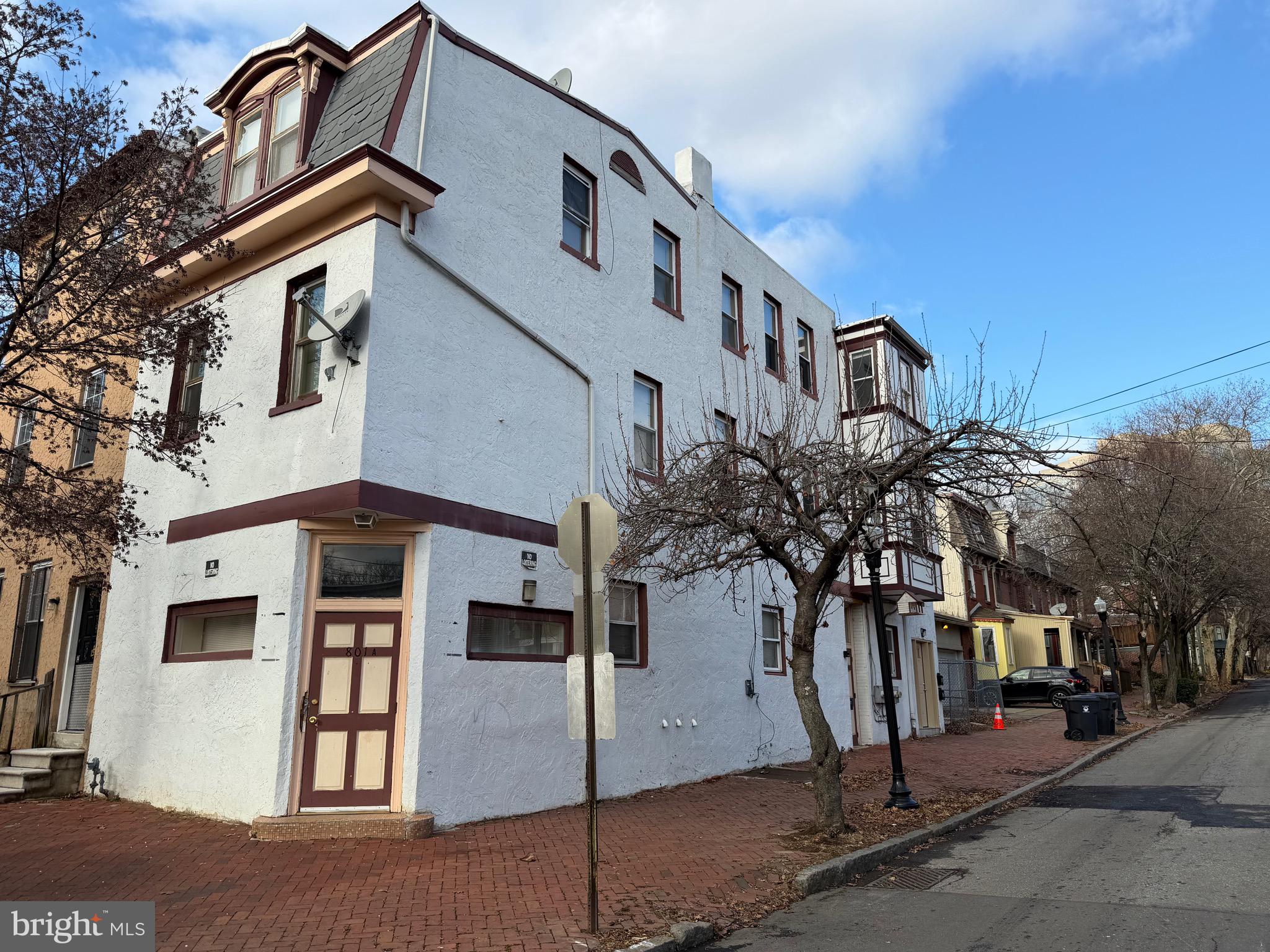 801 W 9th St  