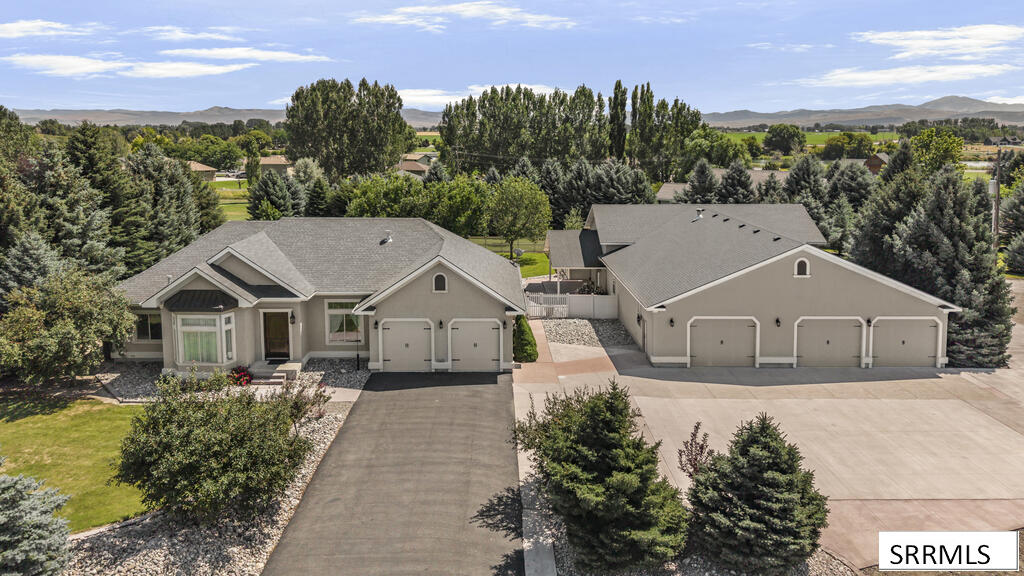 183 W 265 N