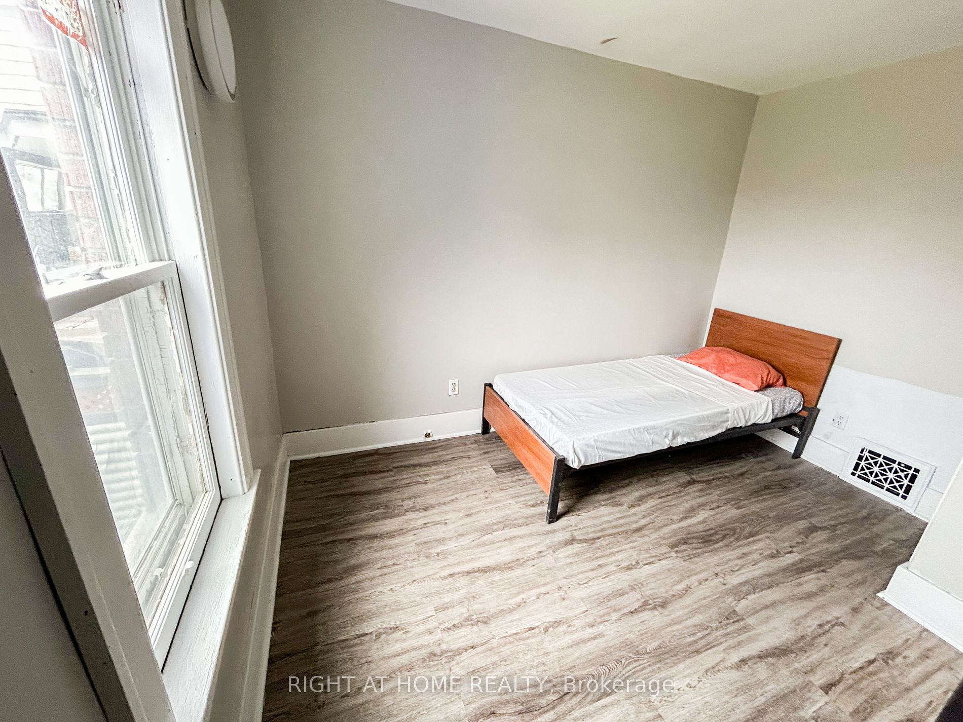 1539 Parent Ave