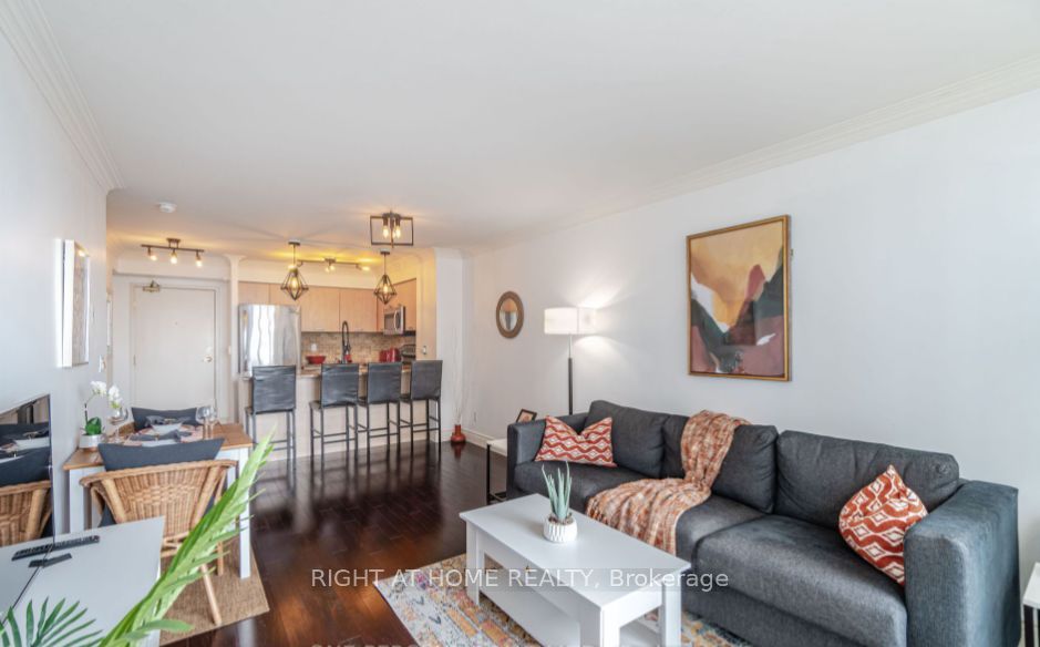 55 Harrison Garden Blvd 703