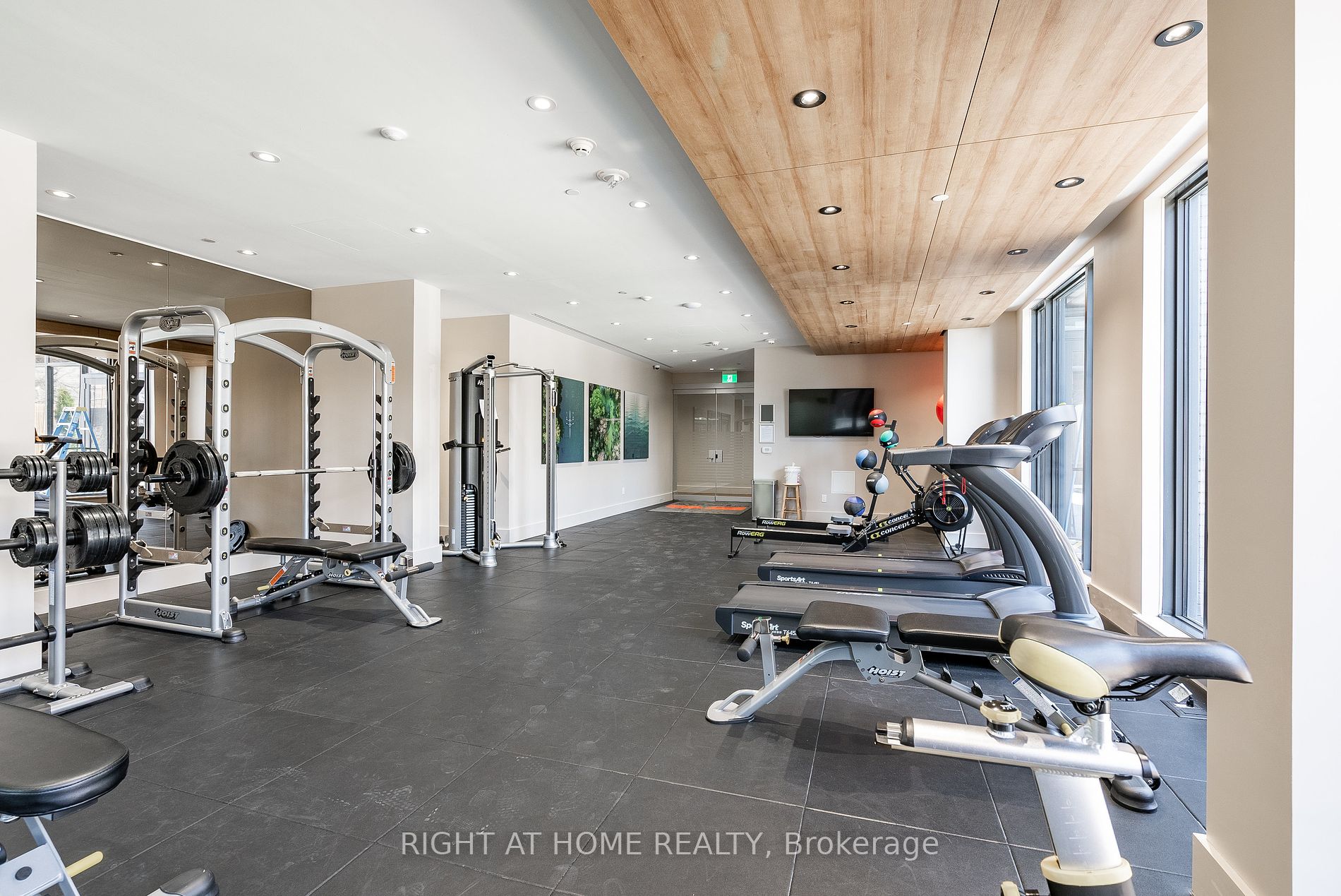 21 E Park St 802
