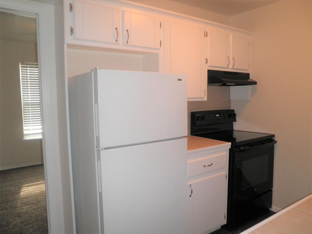 Move in special 1 month free with a 13 month lease.This apartment is a loft style setting. There is one bedroom upstairs that overlooks the living room and another bedroom downstairs, with the bathroom being downstairs as well. The property is located only about 2 miles from OU Campus and also very close to all of Normans eateries and entertainment. There is also a bus stop less than a 1/2 of a mile away!Listing broker is an owner of this property with real estate with license #071687Tenant pays Electric, Gas, and Water.***Accepts Norman Housing***(Move in special subject to NHA guidelines and most likely only applies to tenant portion if allowed)Pets Welcome (2 PET LIMIT):1 Pet - $300 Deposit + $25/mo Pet Rent2 Pet - $400 Deposit + $40/mo Pet Rent