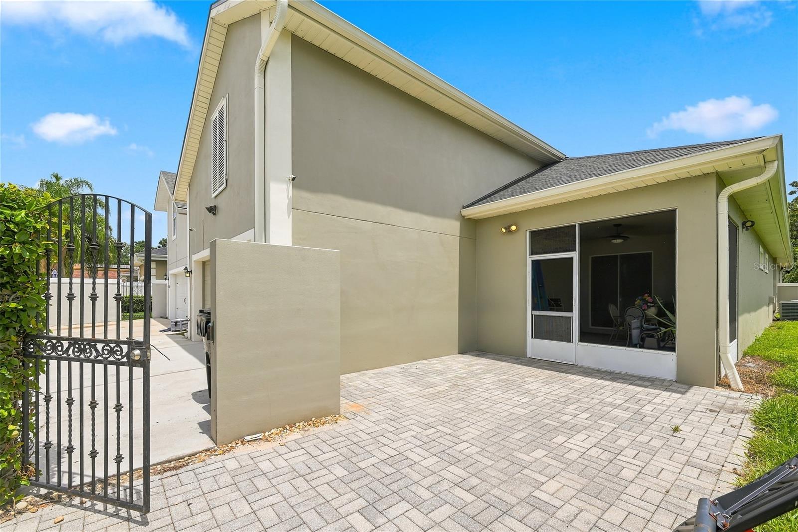 746 Country Lane