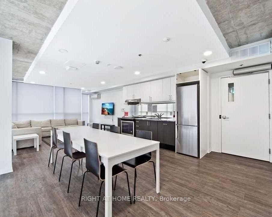 1900 N Simcoe St 508