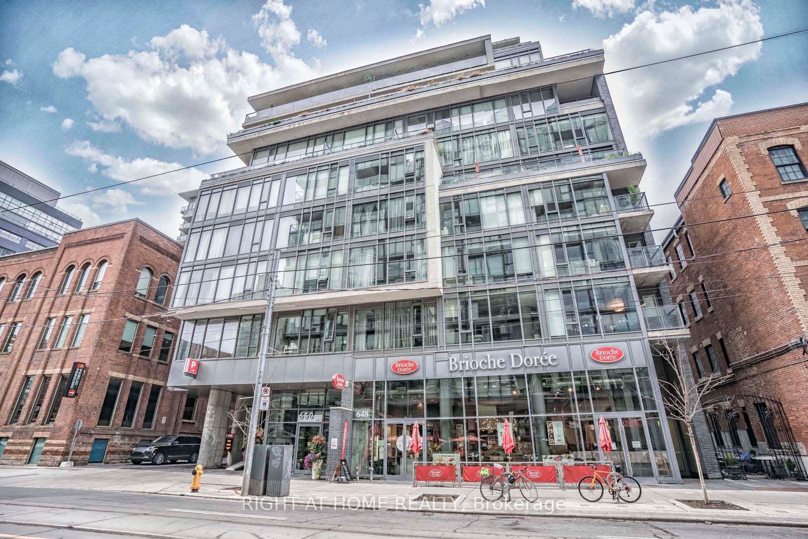 95 Bathurst St 1405