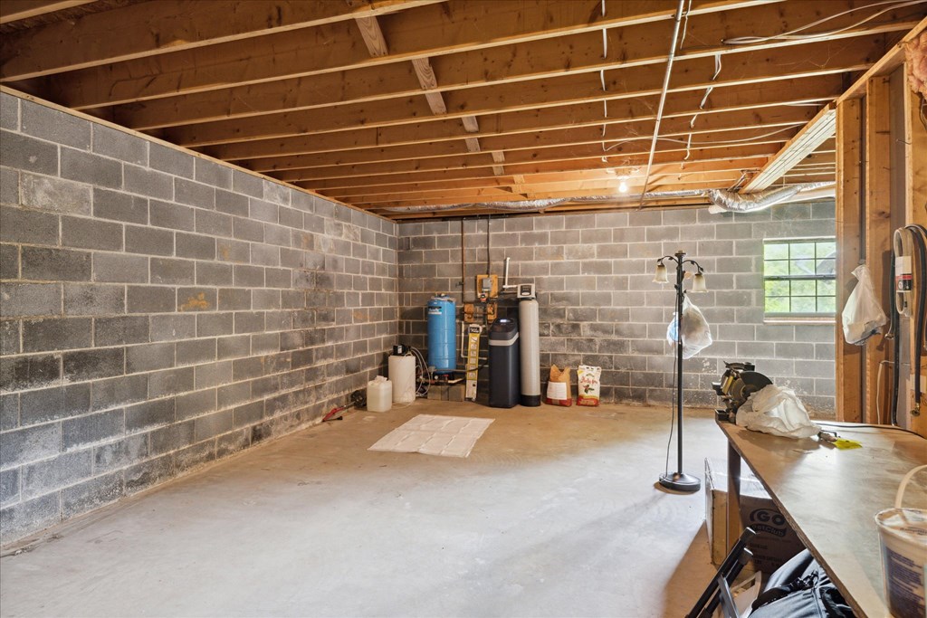 377 Thomas Loop Road
