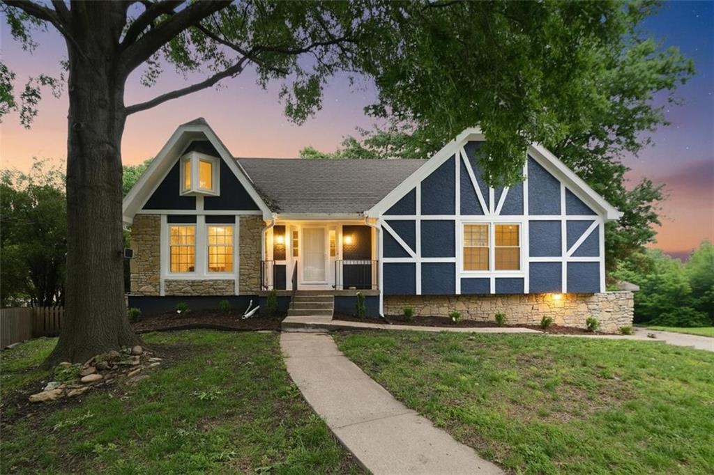 203 NE Oak Tree Circle