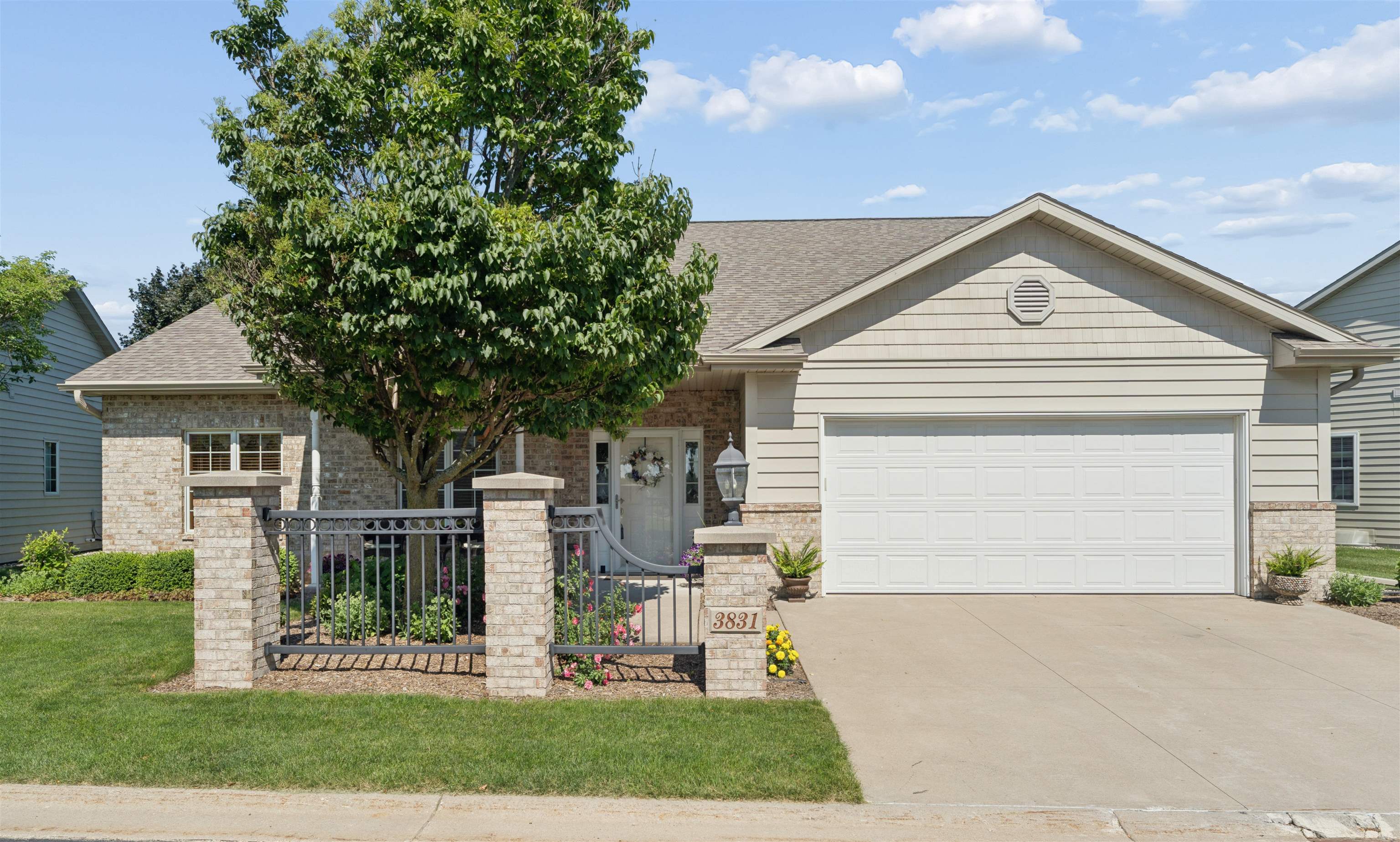3831 N Wayside Lane