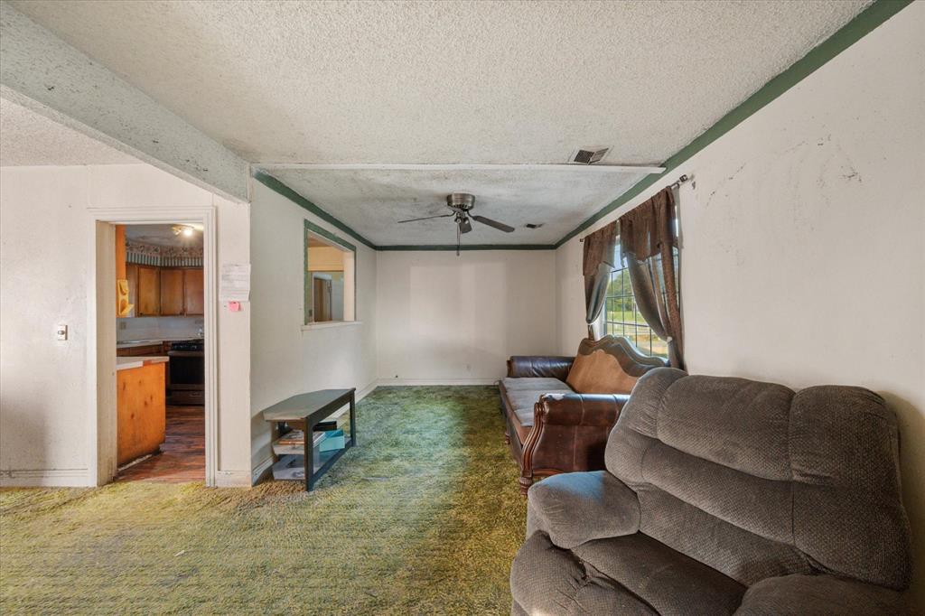 905 G W Jackson Avenue