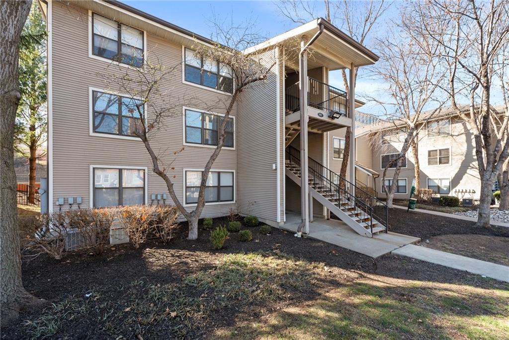 905 Washington Street 103