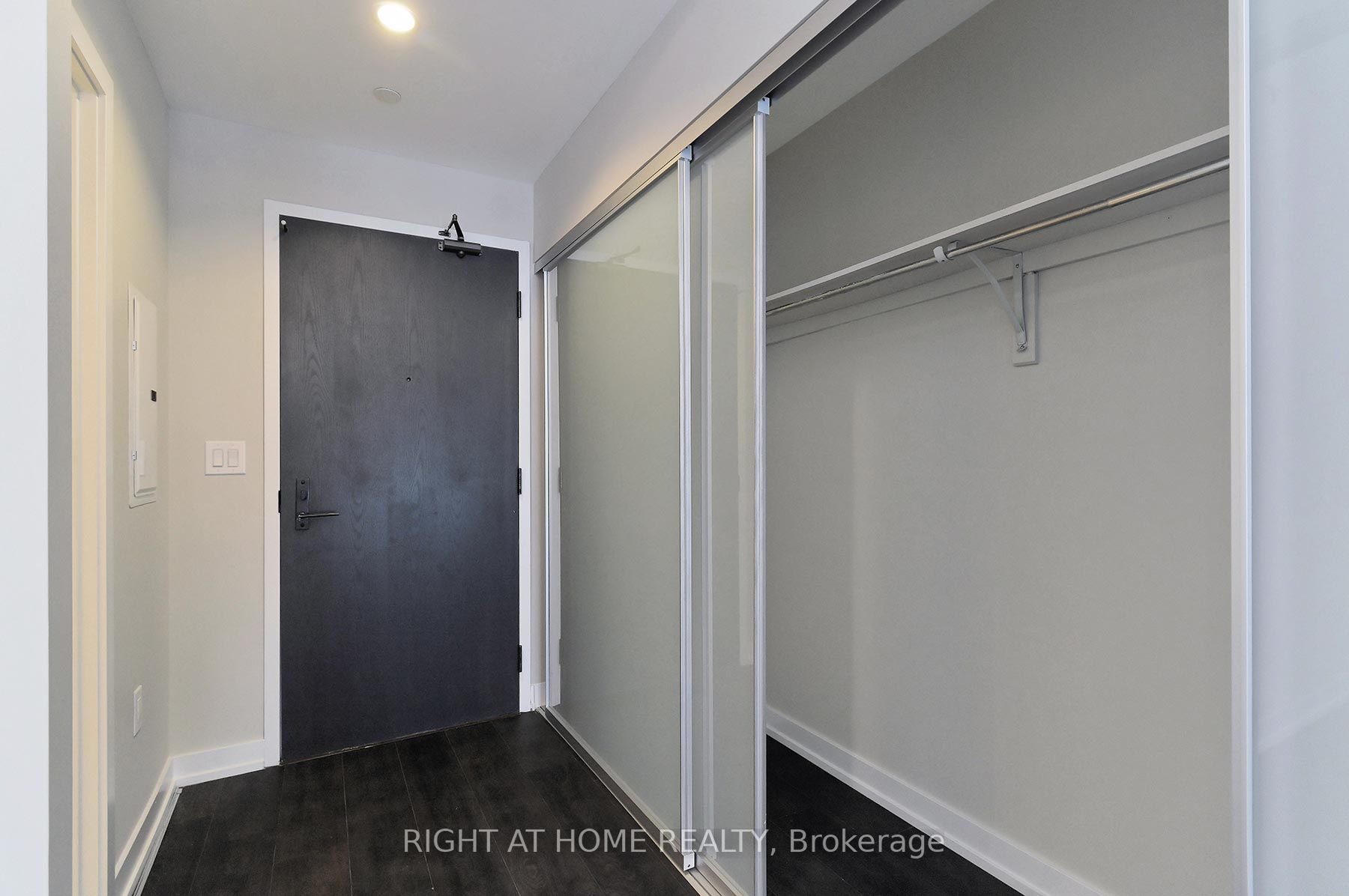 426 University Ave 3207