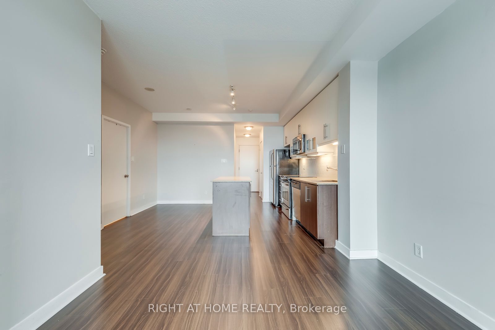 1171 W Queen St 1613