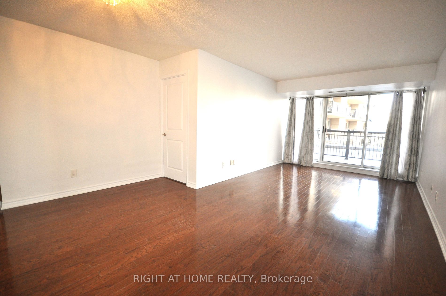 8026 Kipling Ave 201