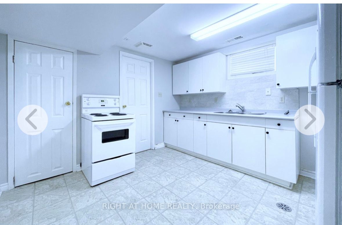 61 Ottaway Ave