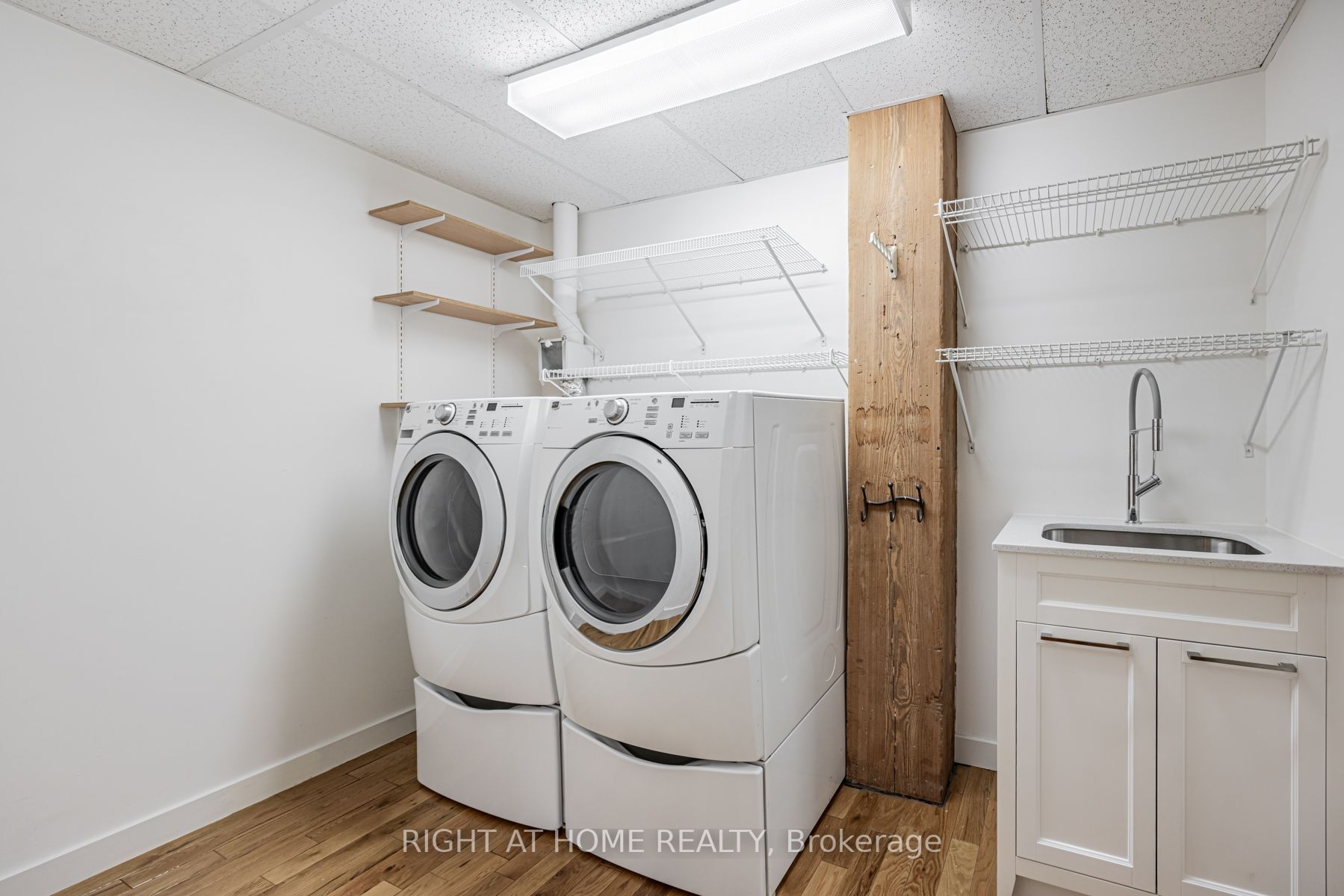 90 Sherbourne St 205