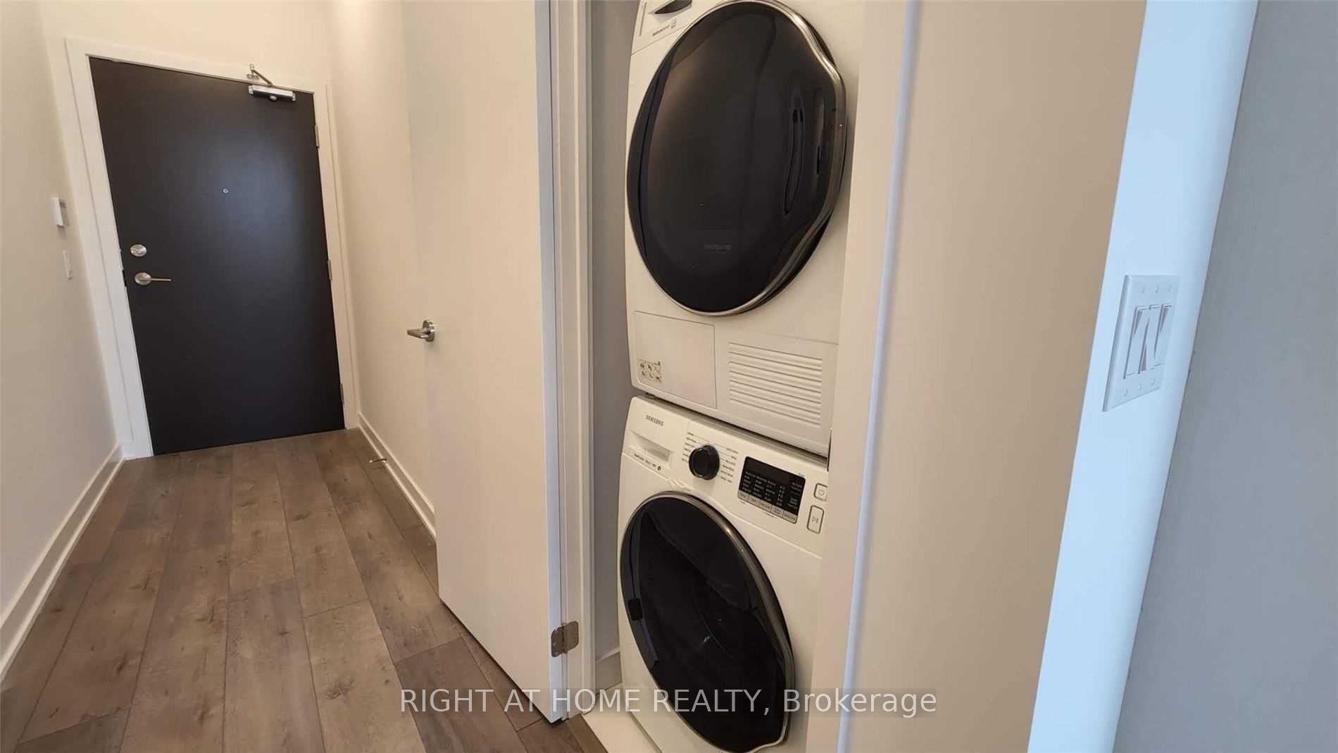 10 Honeycrisp Cres 212