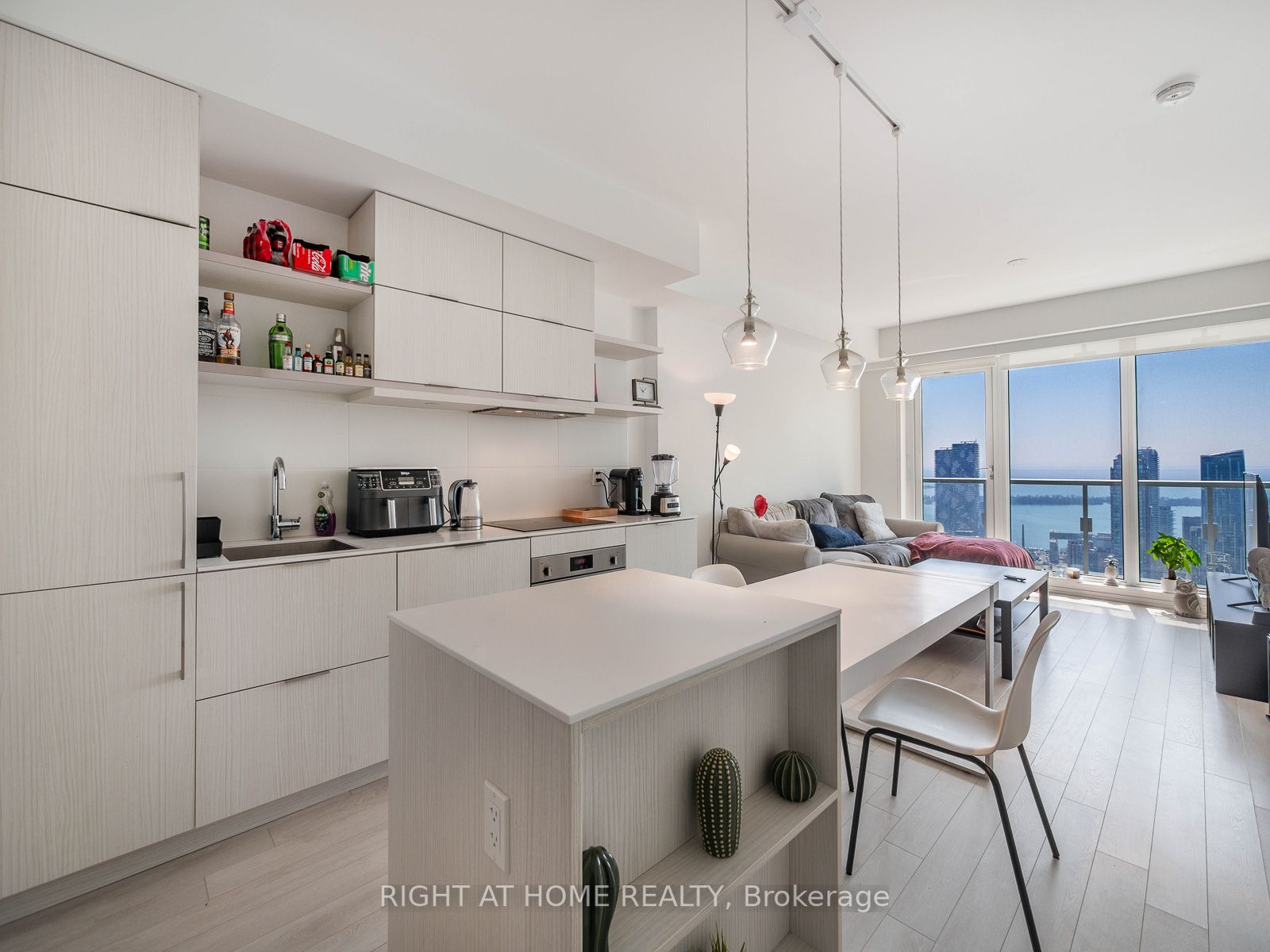197 Yonge St 5607