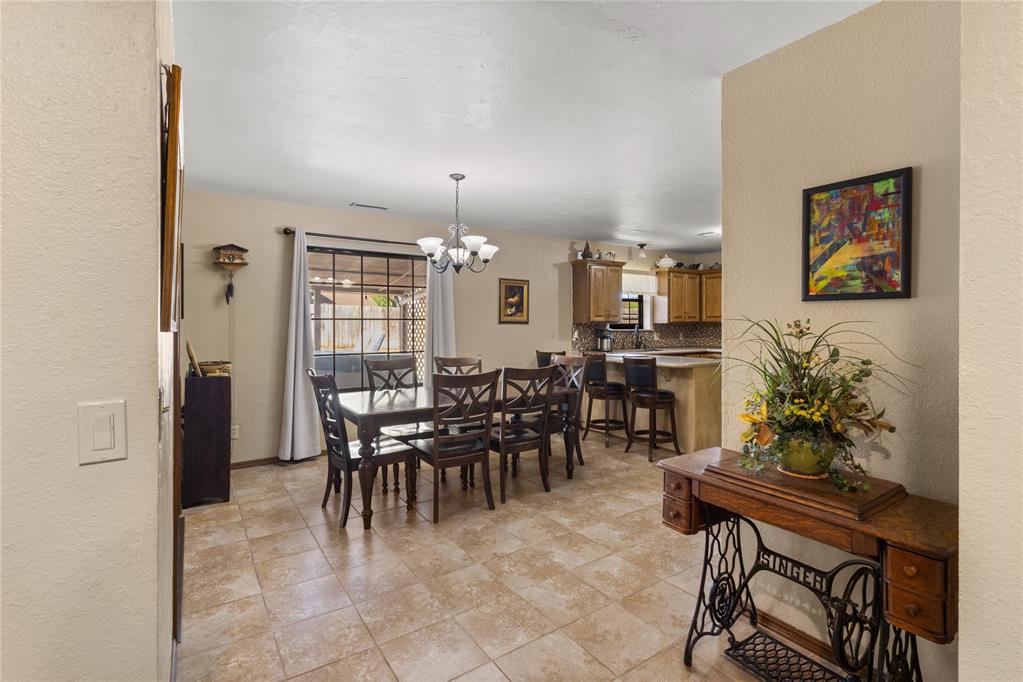 1421 E Quail